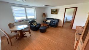 a living room with a couch and a table at Lutkistube in Lübben 
