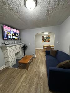 Μια τηλεόραση ή/και κέντρο ψυχαγωγίας στο cozy home away from home