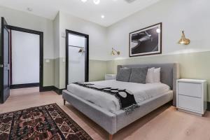 Ένα ή περισσότερα κρεβάτια σε δωμάτιο στο Roami at Brassline