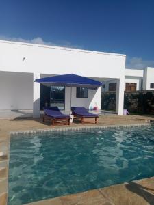 Bazén v ubytování Jabari Homes nebo v jeho okolí