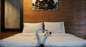 two beds with swans made to look like hearts at 41Studio in Nakhon Phanom