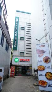 Σούπερ μάρκετ ή άλλα καταστήματα σε αυτό το ξενοδοχείο ή εκεί κοντά