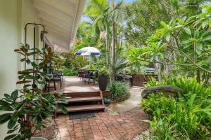 Taman di luar Kookaburra Beachside Apartment - 176 Alcorn Street, Suffolk Park