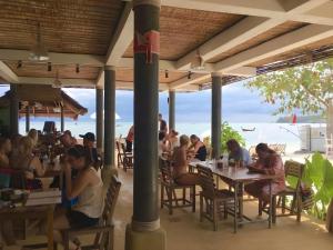 Un restaurant sau alt loc unde se poate mânca la Koh Mook De Tara Beach Resort