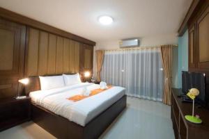 a bedroom with a large bed and a large window at Bees Smile Hotel in Chiang Rai +97 photos