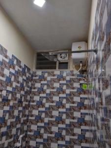 a bathroom with blue and white tiles on the wall at Misty Valley Inn in Kodaikānāl