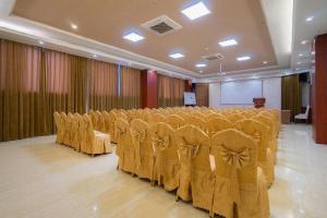 a room with a bunch of chairs and a podium at Vienna Hotel Guiyang Jiaxiulou Jichang Road in Guiyang
