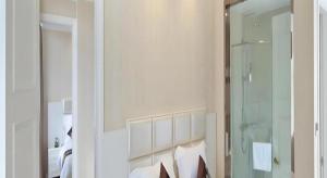 a bedroom with a mirror and a bed and a shower at Changshu Please Hotel in Changshu +148 photos