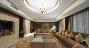 a large living room with a couch and a television at Holiday Inn Hotel & Suites Jiaxing Hangzhou Bay By IHG in Jiaxing