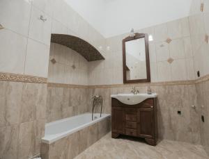 Ένα μπάνιο στο Poarta Schei Residence +29 φωτογραφίες