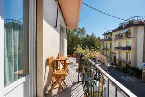 a balcony with a table and chairs on it at Ca' Montello Apartment in La Spezia +15 photos