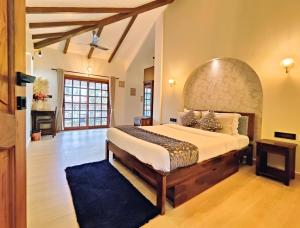 a bedroom with a large bed in a room at Villa Laz, Parra close to calangute- Pool,Jacuzzi,Cook in Parra +70 photos