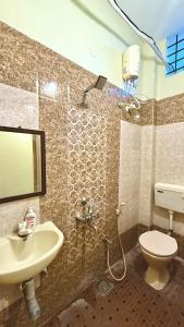 a bathroom with a sink and a toilet and a mirror at Villa Ryan Home Stay Individual 2 Rooms property with kitchen Near Botanical Garden in Puducherry +26 photos