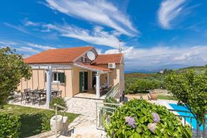 Πισίνα στο ή κοντά στο Villa Ftelias by Villa Plus