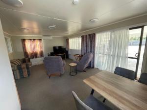 TV a/nebo společenská místnost v ubytování Quiet & Close to Town