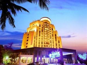 a large yellow building with lights on top of it at Chinflux Mandarin Hotel in Dongguan