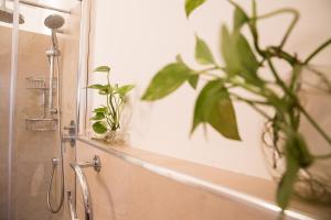 A bathroom at Chat&Chill Vatican Apartment