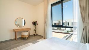 Ένα ή περισσότερα κρεβάτια σε δωμάτιο στο 4br Prestigious Villa Discounted Parks Tickets +15 φωτογραφίες