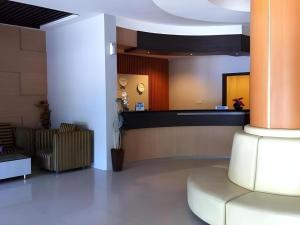 a lobby of a hospital with a waiting room at Hotel Benua in Kendari
