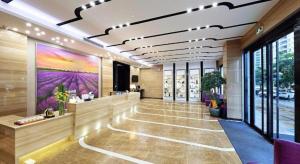 a lobby of a building with a large painting on the wall at Lavande Hotels·Qingyuan Jinbiwan in Qingyuan