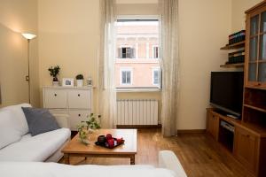 A television and/or entertainment centre at Chat&Chill Vatican Apartment