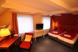 Postel nebo postele na pokoji v ubytování Hotel Garni Zur Linde
