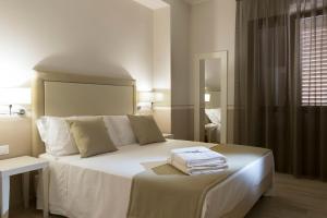 a hotel room with a bed and two lamps at Eunice Bed and Breakfast in San Vito lo Capo