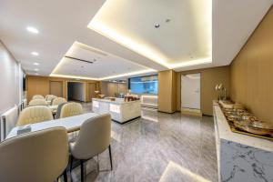 Ruang duduk di GreenTree Eastern Beijing Happy Valley Wangsiying Shuanghe Subway Station Hotel