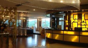 a restaurant with a counter and a bar in a room at The Century Seaview Hotel in Shenzhen