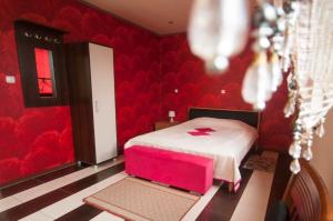 En eller flere senge i et værelse på Pensjonat Agroturystyczny Pod Modrzewiem