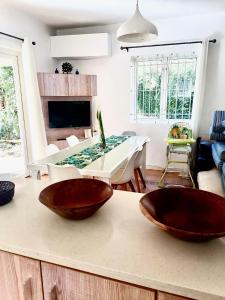 O bucătărie sau chicinetă la Beachfront Villa in a beautiful and secured complex