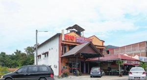a building with cars parked in a parking lot at OYO 89892 Hotel Jeli Inn in Jeli