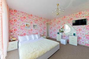 Una habitación en Brestinlove: Rodnikovyj Guest House
