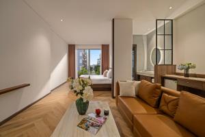 Χώρος καθιστικού στο Mee Villa Modern 6BR Villa Rooftop Pool, Steambath& Elevator +23 φωτογραφίες