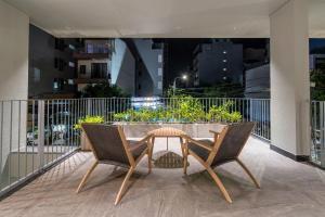 Μπαλκόνι ή βεράντα στο Mee Villa Modern 6BR Villa Rooftop Pool, Steambath& Elevator