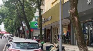 a car parked on the street in front of a store at 7 Days Inn Yiyang Shengli Road in Shangrao