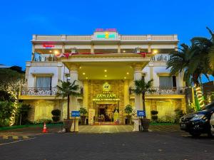 akritkritkritkritkritkritkritkrit hotel is akritkritkritkrit at Zamzam Hotel and Convention Batu Powered By Archipelago in Batu