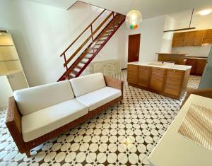 Η κουζίνα ή μικρή κουζίνα στο Terraced house with garden and pool