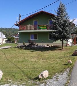 O grădină în afara Dolinka Holiday Home