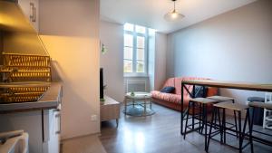 Ruang duduk di Séjour convivial au village 2 chambres