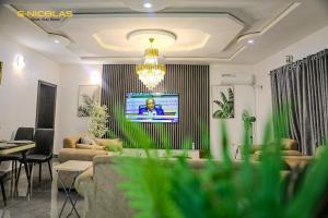 TV/trung tâm giải trí tại 4 Bedroom Luxury Home, Lekki