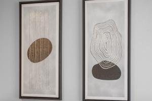 dos cuadros de arte enmarcados en una pared en Near Mainstation I Urban Link I Free Wifi, en Viena