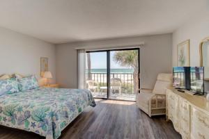 Ένα ή περισσότερα κρεβάτια σε δωμάτιο στο Sandal Sand Cottages on Beach