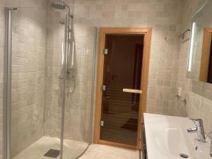 a bathroom with a shower and a sink and a tub at Moderne storhytte med 5 soverom og 3 bad in Beitostøl +34 photos