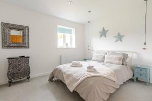 Voodi või voodid majutusasutuse Cottage 4 miles to Hayle beach with EV charger toas