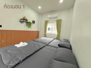 Katil atau katil-katil dalam bilik di B leaf pool villa ชะอำ +11 gambar