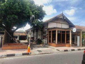 a building on the side of a street with a traffic light at Ndalem Wongso in Yogyakarta