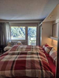 a bedroom with a large bed and a large window at Casa Breiten in Breiten