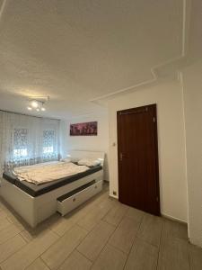 a bedroom with a bed and a door in it at Shakina Residences near Frankfurt Airport in Rüsselsheim