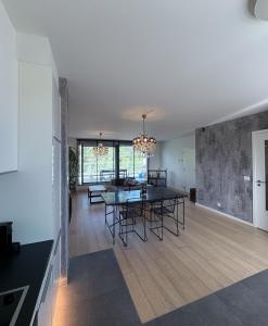 Ảnh trong thư viện ảnh của Refined apartment with terraces ở Brussels